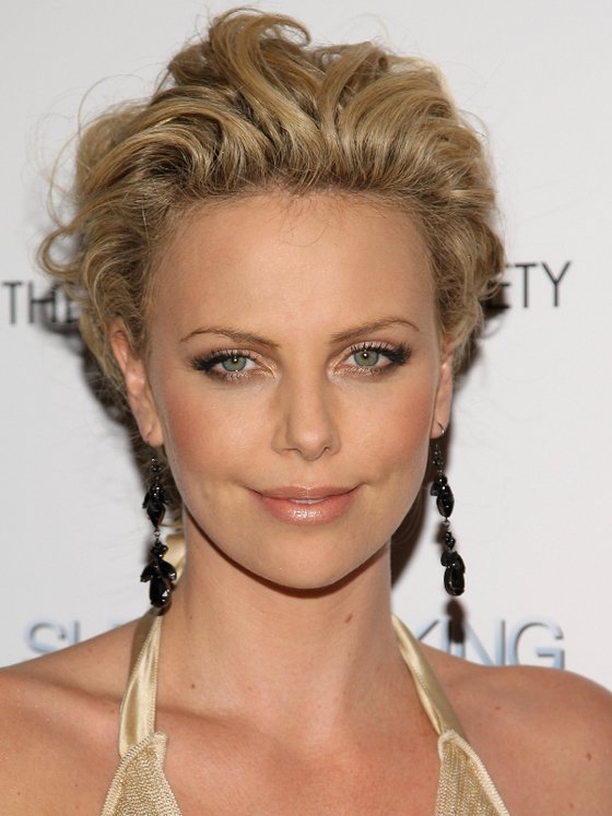 gallery_big_charlize-theron-textured-updo