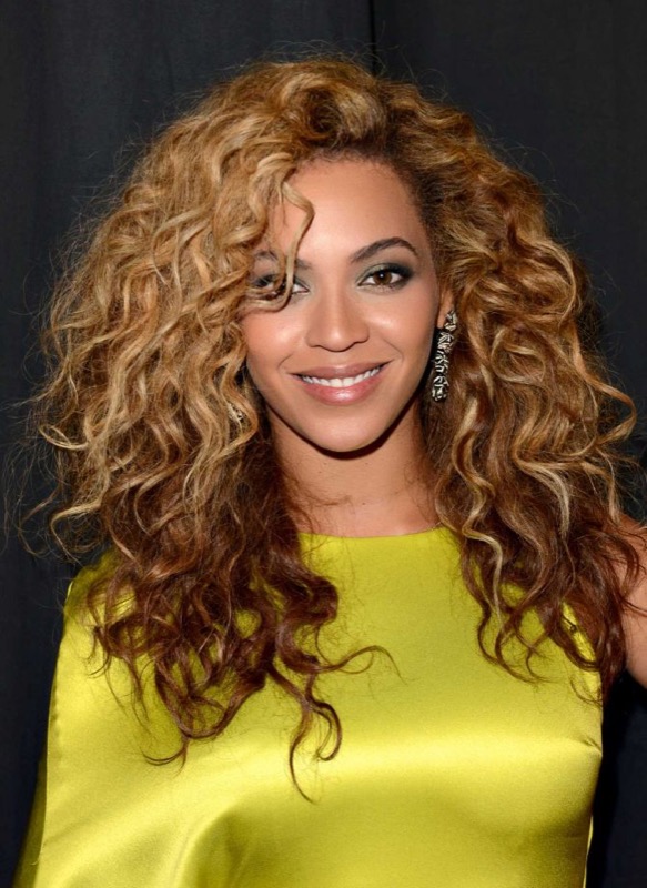 Cliomakeup-capelli-ricci-ricce-beyoncé