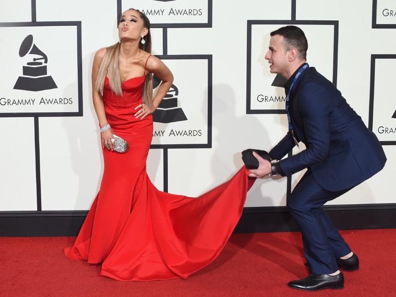 ClioMakeUp-Grammys-Red-Carpet-star-capelli-Makeup-trucco-2016-Ariana-Grande-vestito