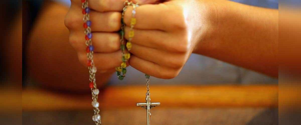Francisco: rezar o Terço traz paz à Igreja e ao mundo