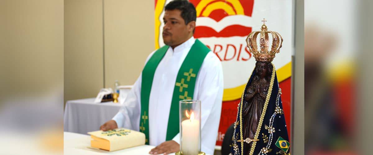 Pe Cremilson Silva celebra a Santa Missa no Grupo CORDIS