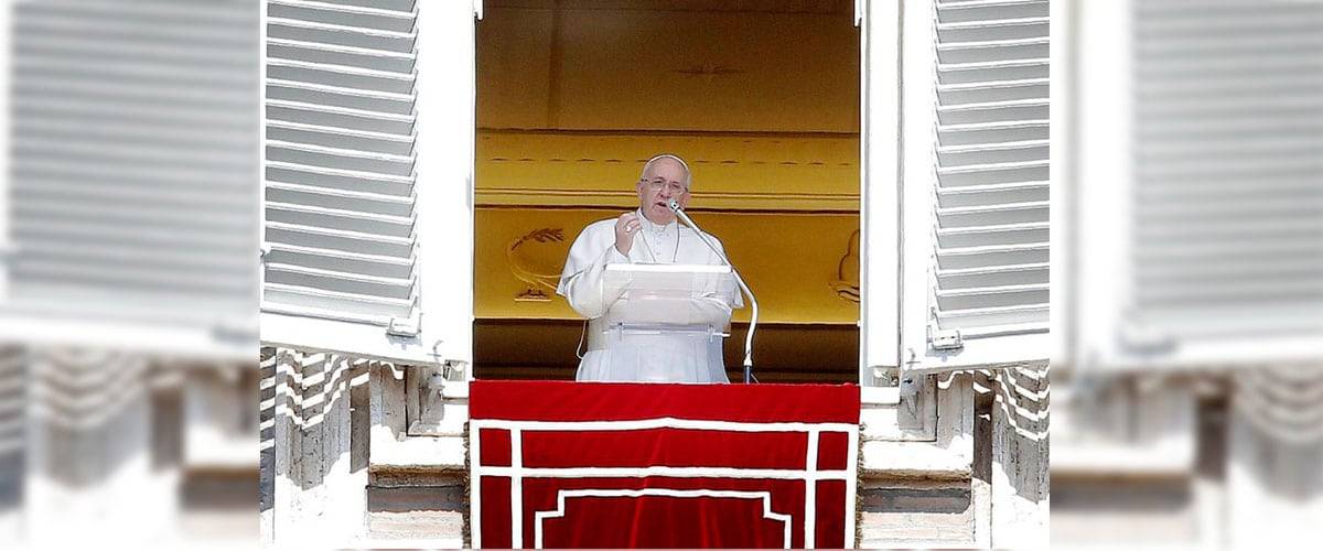 Angelus: com Jesus, a alegria nasce e renasce. A graça em primeiro lugar