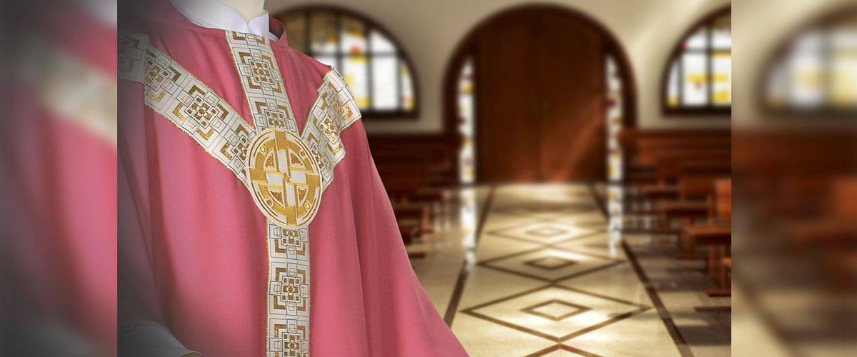 Seleção de paramentos e objetos litúrgicos para o Advento e Natal
