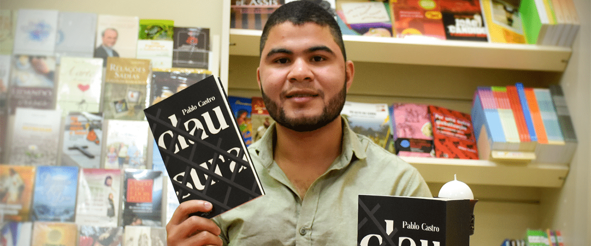 Ex-seminarista lança livro em Colatina