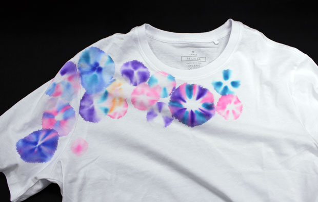 White t-shirt with circular dye patterns