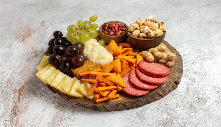 Cheese Platter via freepik/KamranAydinov