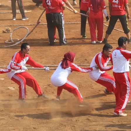 lomba 17 agustus tarik tambang via merdeka.com ala duniamasak
