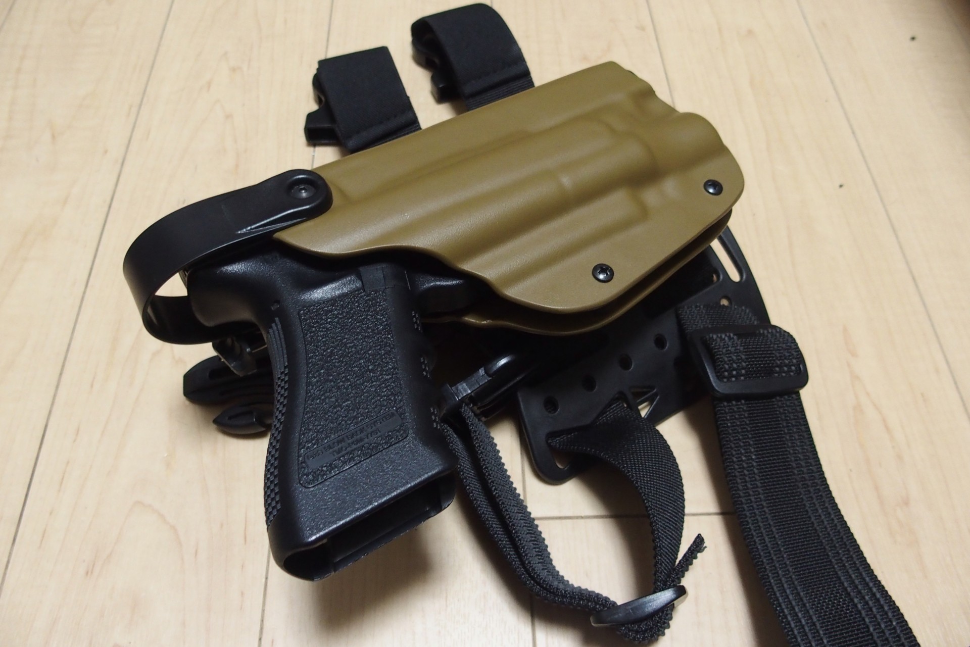 ブレードテックのX300付きGlock用 WRS デューティ レッグ