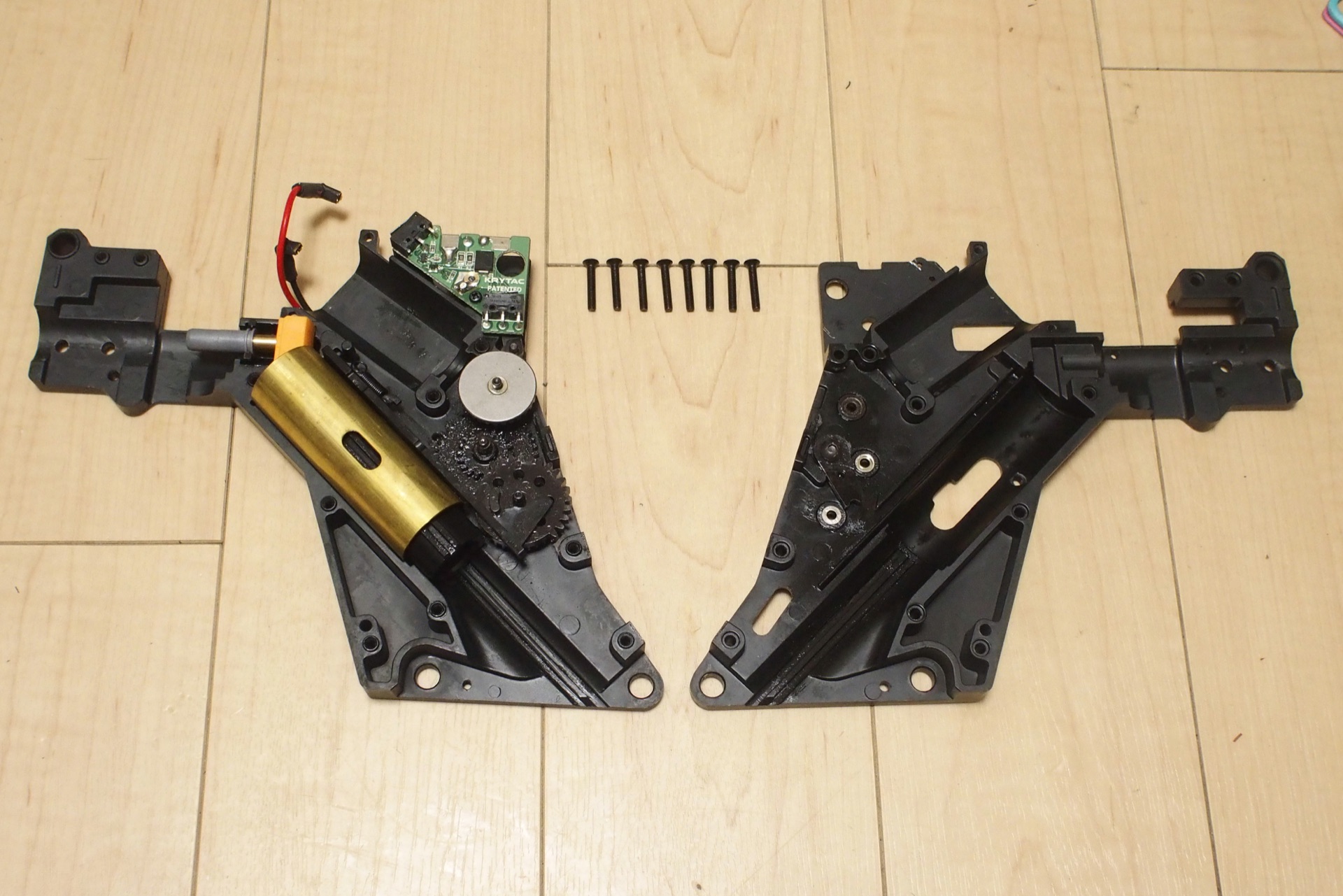 パーツ取り用　ギア無し　クリスベクター　メカボックス プリコッキングボード付き KRYTAC KRISS VECTORの初速、サイクルアップのカスタム