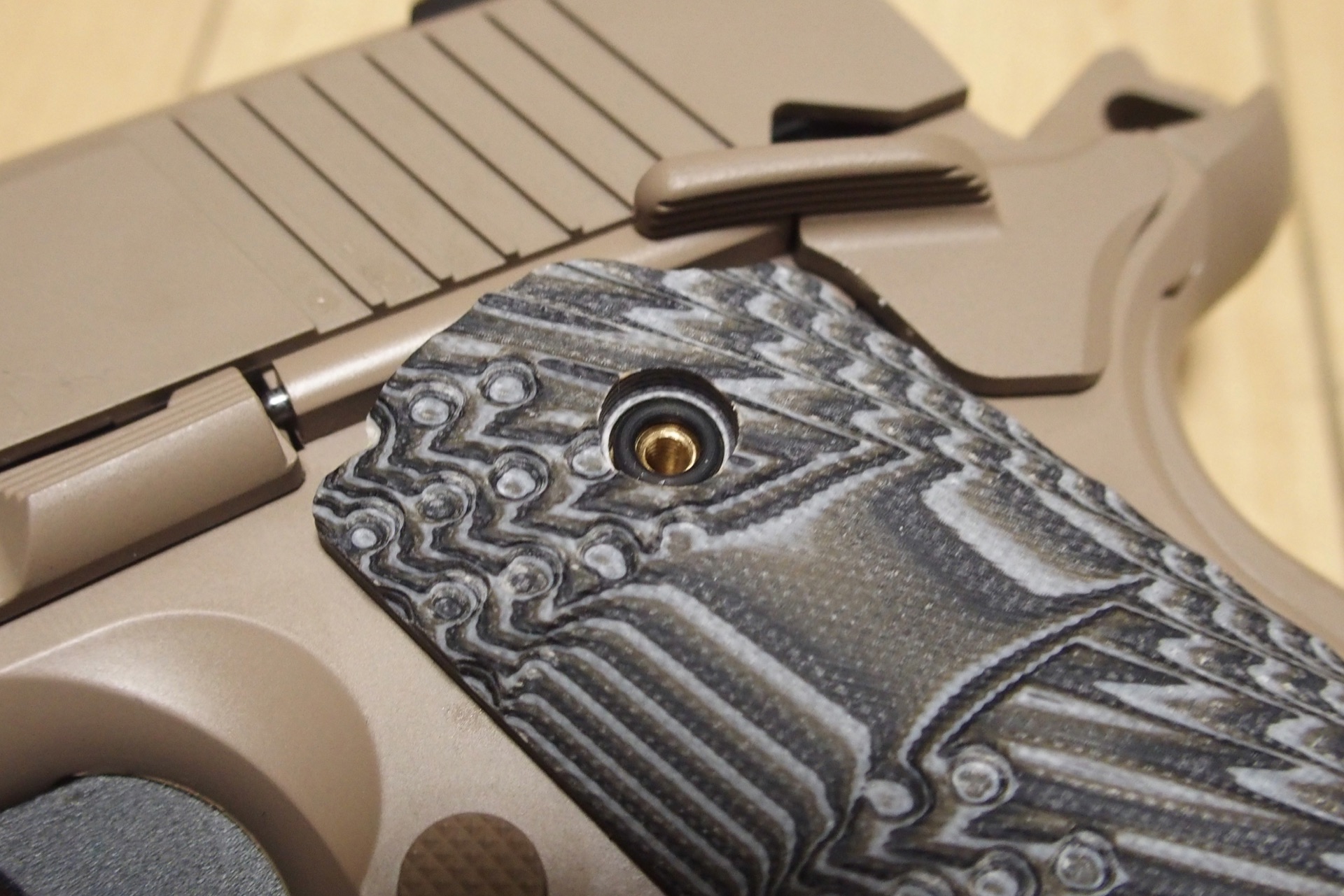 東京マルイ M45A1にAce1Arms製 G10グリップを付けました（要加工