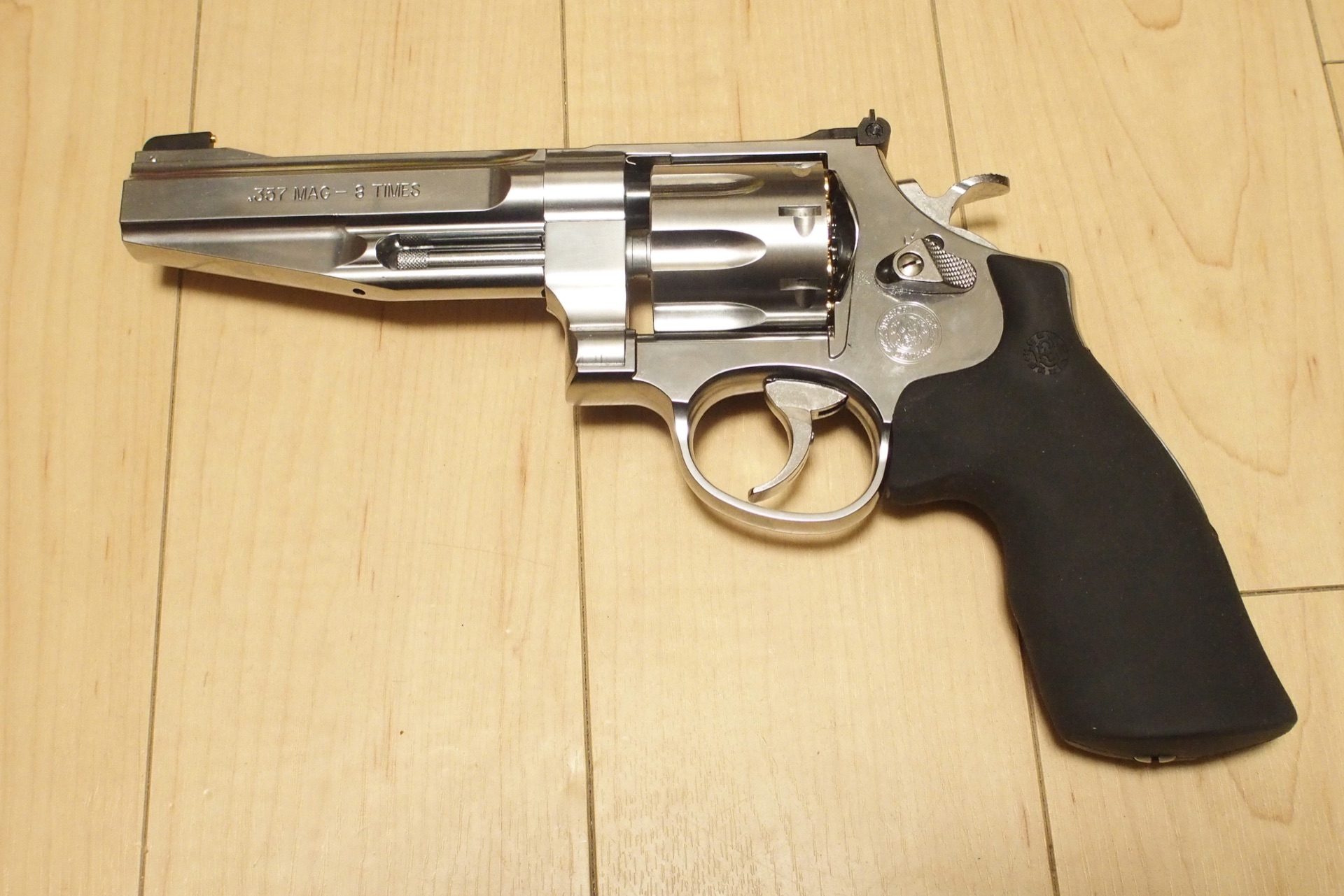 【タナカ】S&W M442 AWニッケルフィニッシュ　HOGUEラバーグリップ タナカ】S&W M442 AWニッケルフィニッシュ HOGUEラバーグリップ