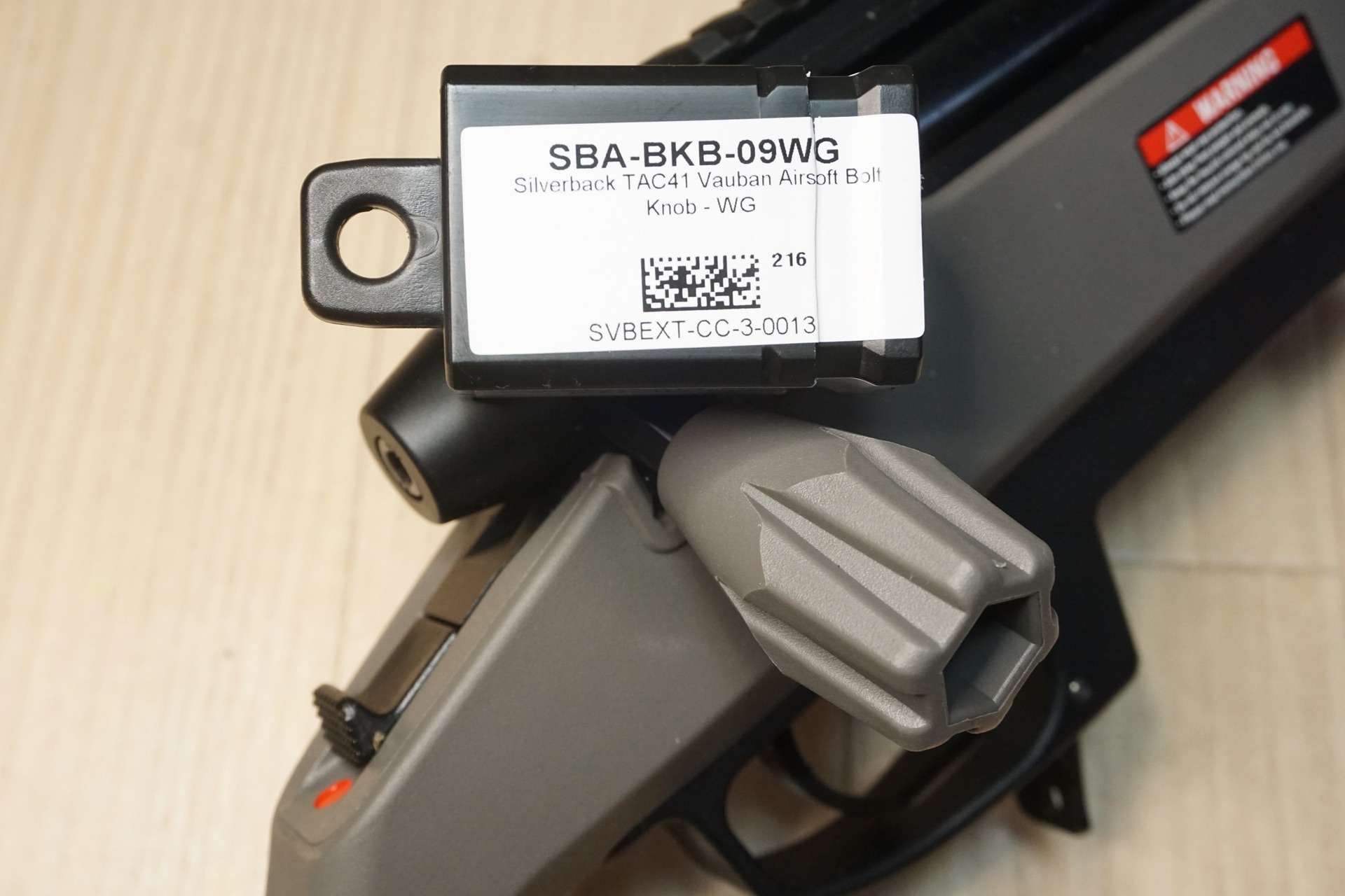 Silverback TAC41用ボルトハンドルノブのウルフグレーを購入、ストックの色と合わせてみました