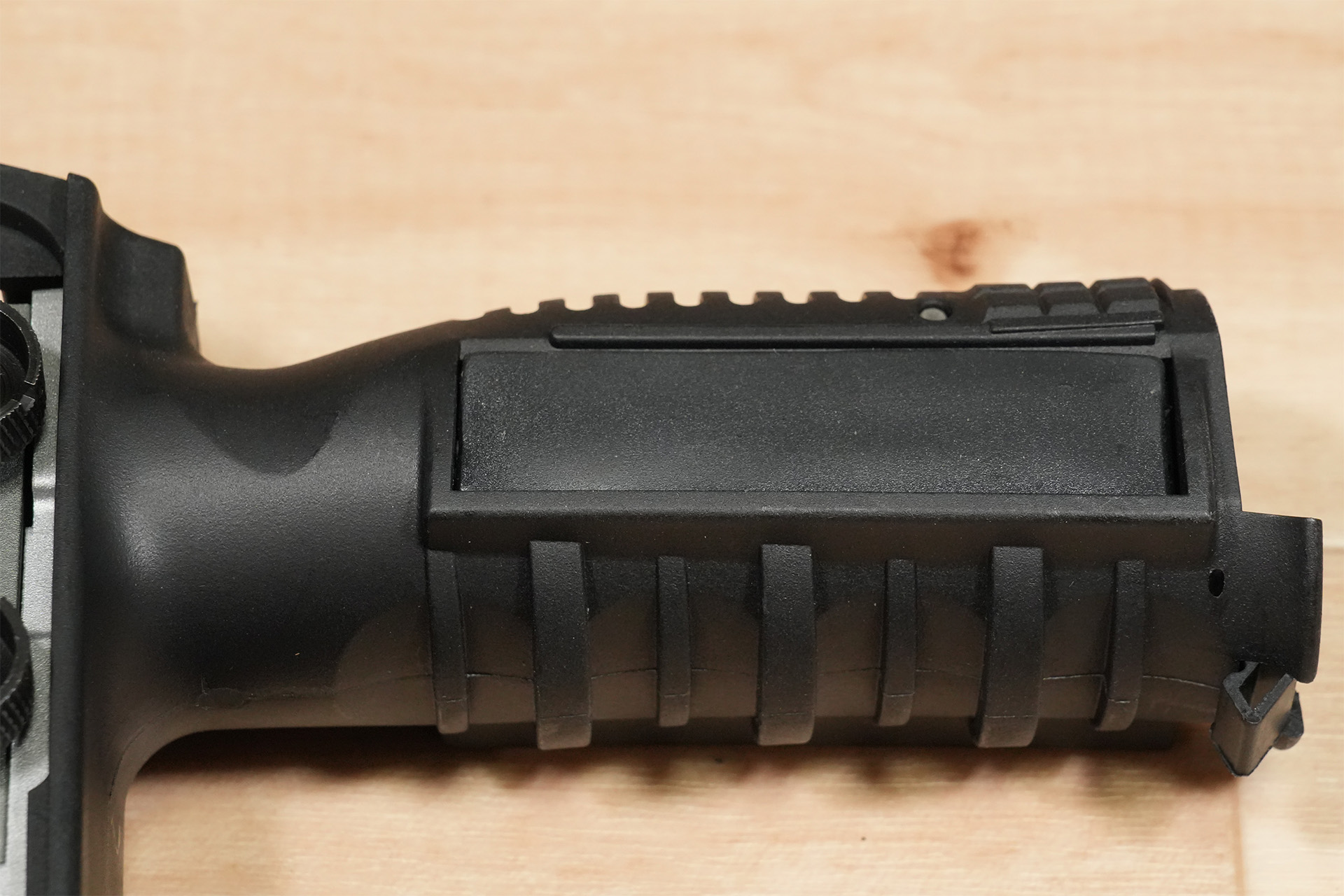 サブマシンガン　グリップライト WADSN SureFire M910Aタイプ バーティカルフォアグリップ
