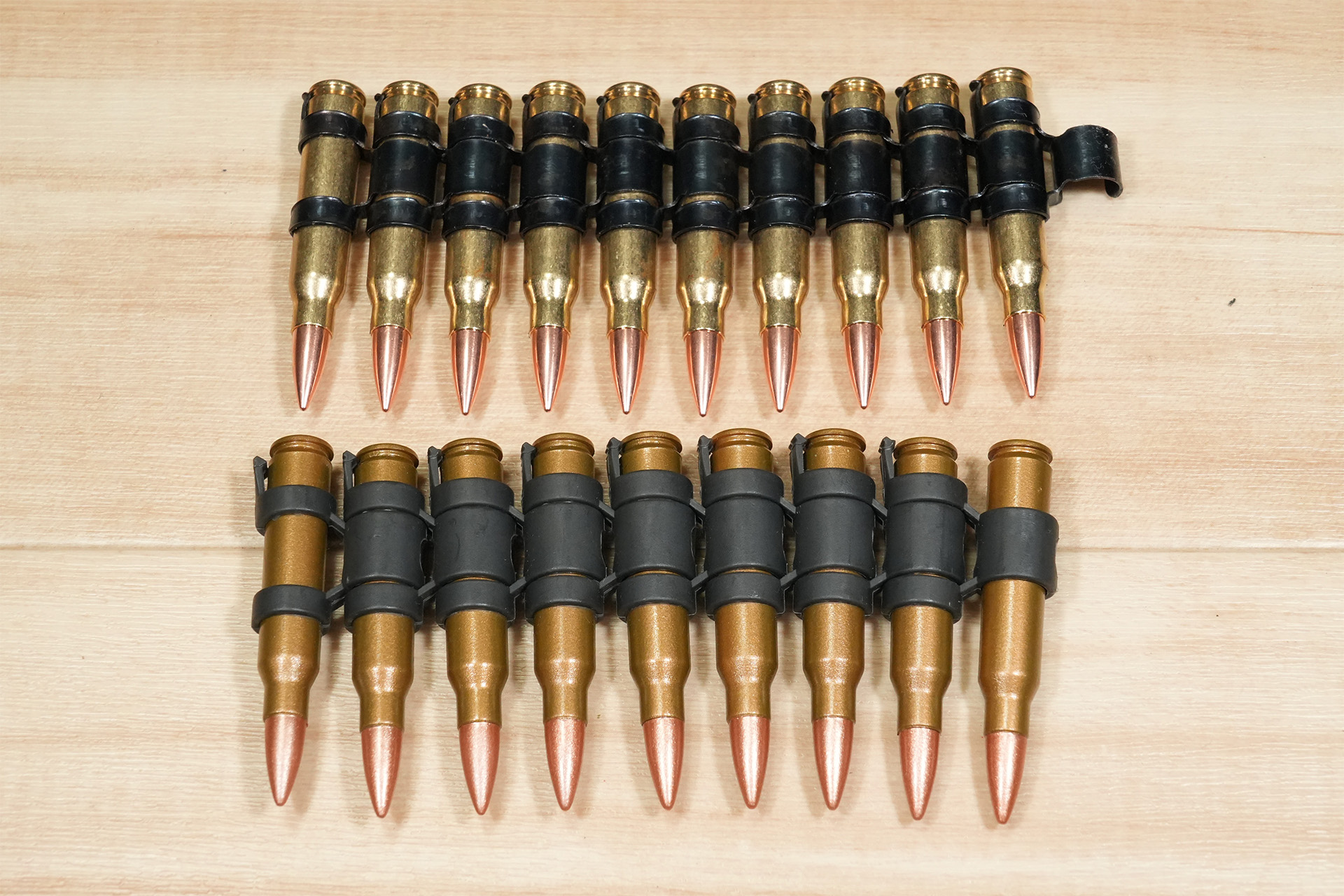 RIGHT リアルダミーカート 5.56x45mm NATO弾 10発入りベルトリンク