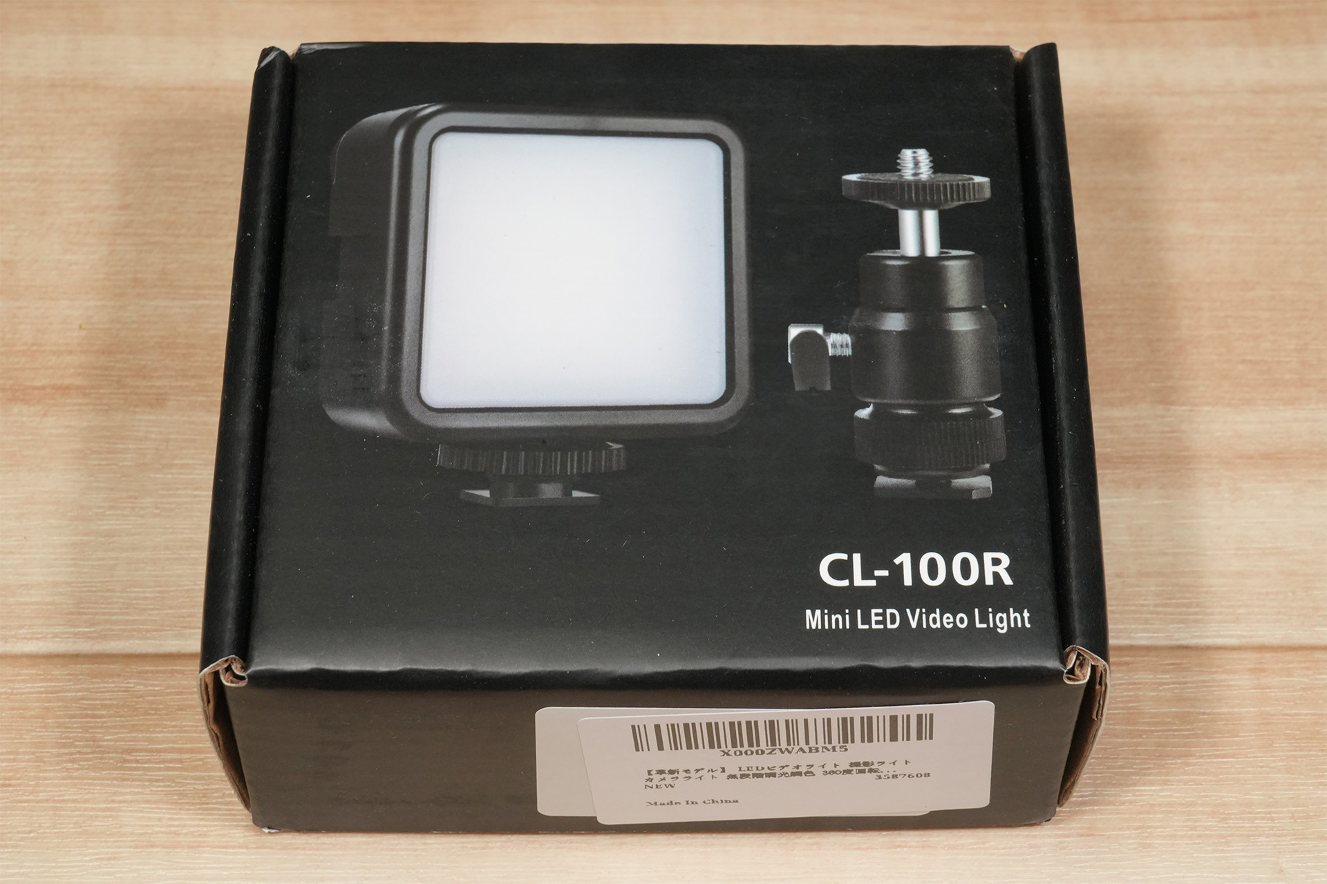 撮影用に三脚やホットシューに取り付け可能なライト、CL-100R Mini LED