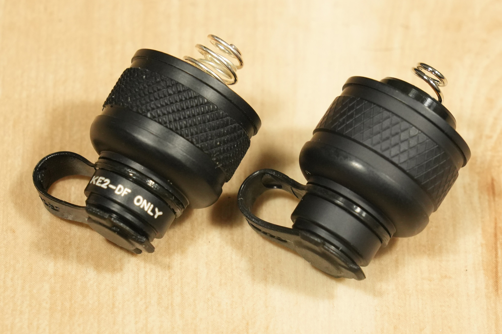 SureFire製スカウトライト用テールキャップ（UE00-BK）とテープ