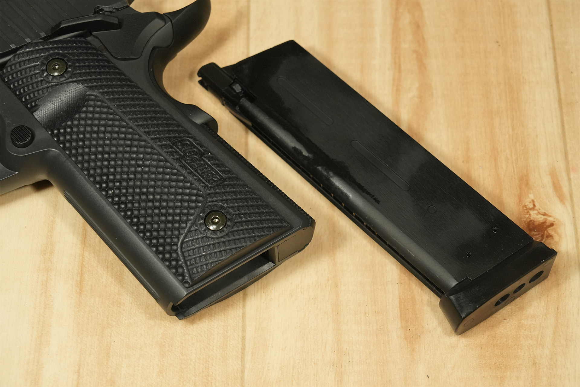 ウエスタンアームズ 2026年福袋モデル、SIG SAUER 1911-X CARRY / G10
