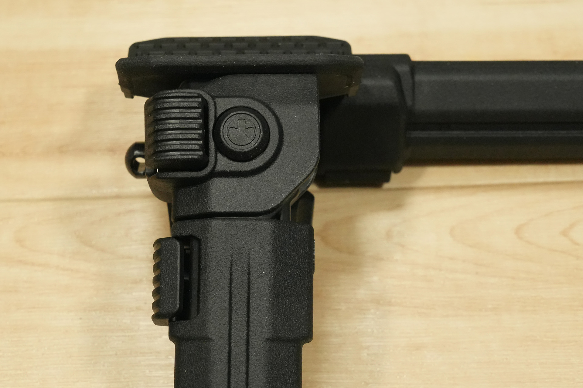 ポリマー製の軽量バイポッド、MAGPUL MOE BIPODのレビュー | エボログ