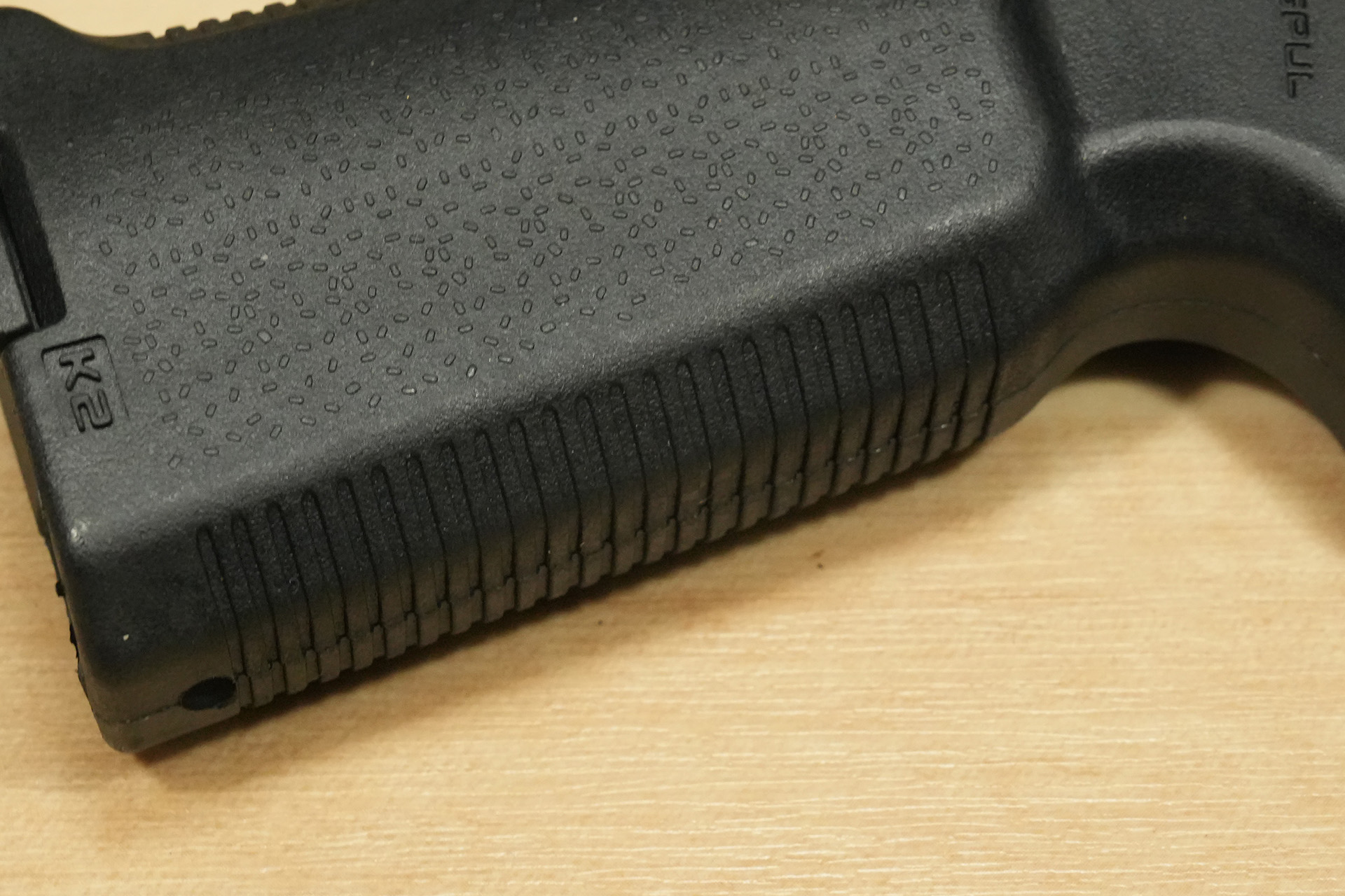 SAA製スタンダード電動ガン用MAGPUL MOE-K2タイプグリップをE&C E-BOLT