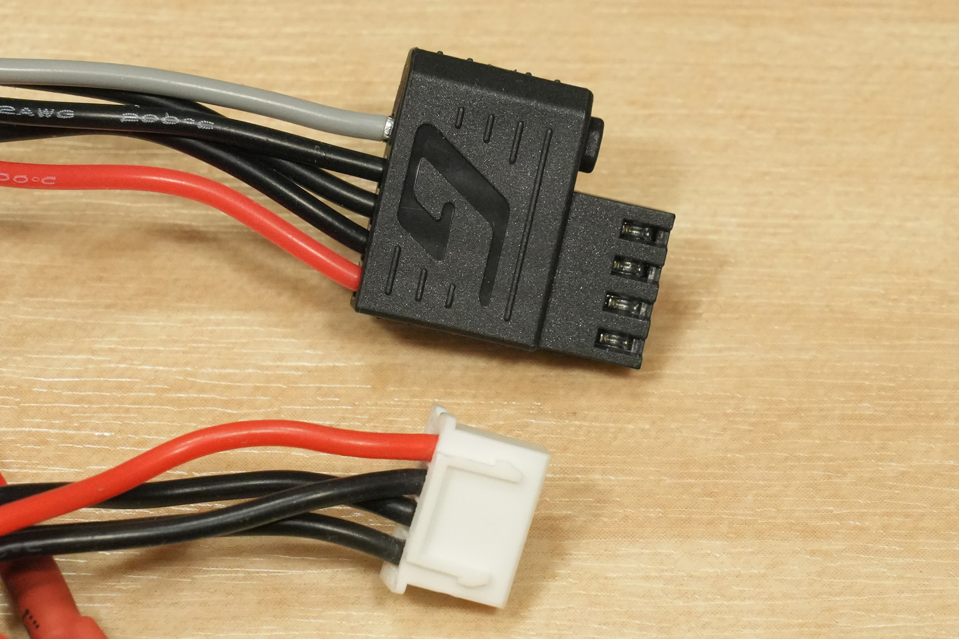 HTGベーシック 11.1V 1100mAh 30Cと11.1V 1300mAh 40C LiPoバッテリー