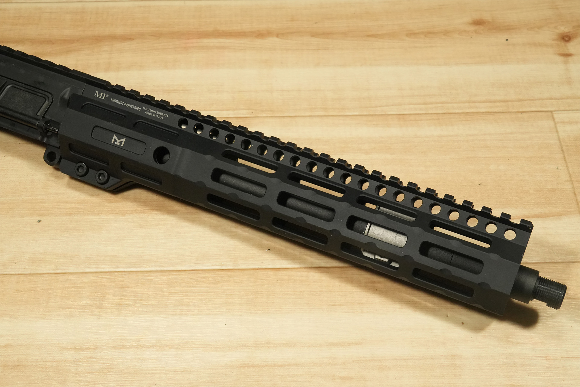 EVOLT RS用にMidwest Industries AR15 Night Fighter M-LOK Handguard