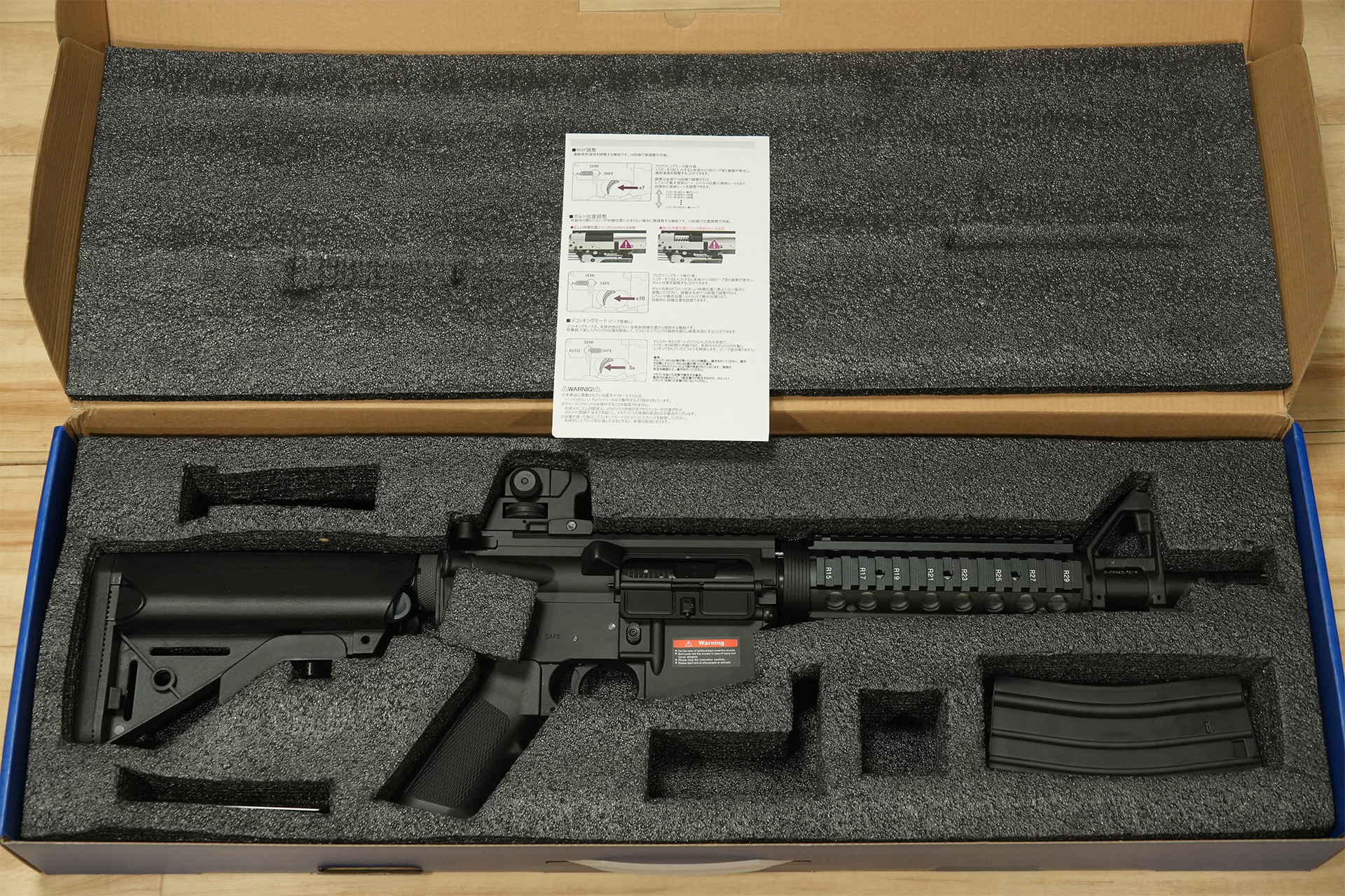 E-BOLTシステム搭載電動ガン、E&C 302-EBS COLT M4 CQB-R 10.5インチ