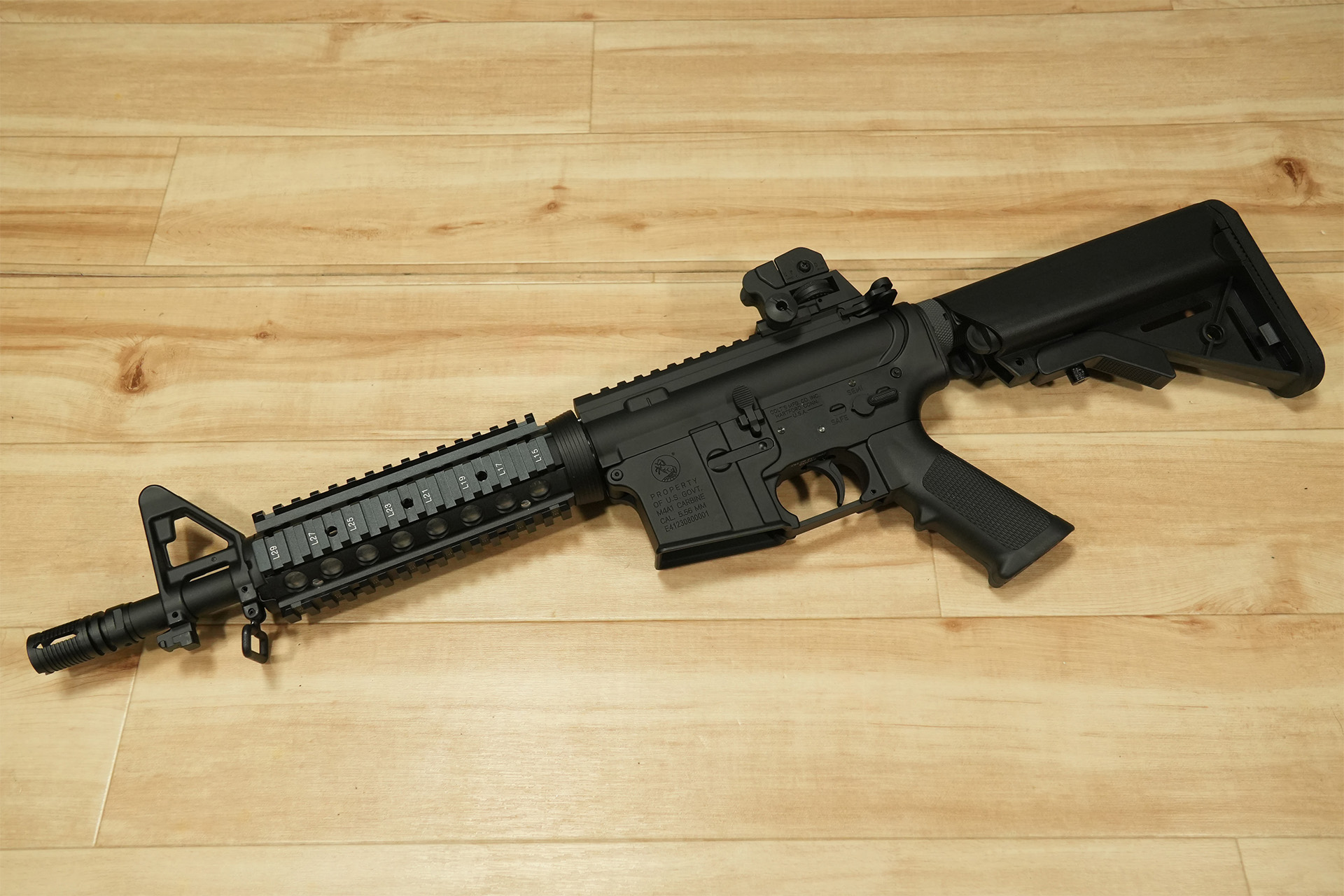 E-BOLTシステム搭載電動ガン、E&C 302-EBS COLT M4 CQB-R 10.5インチ