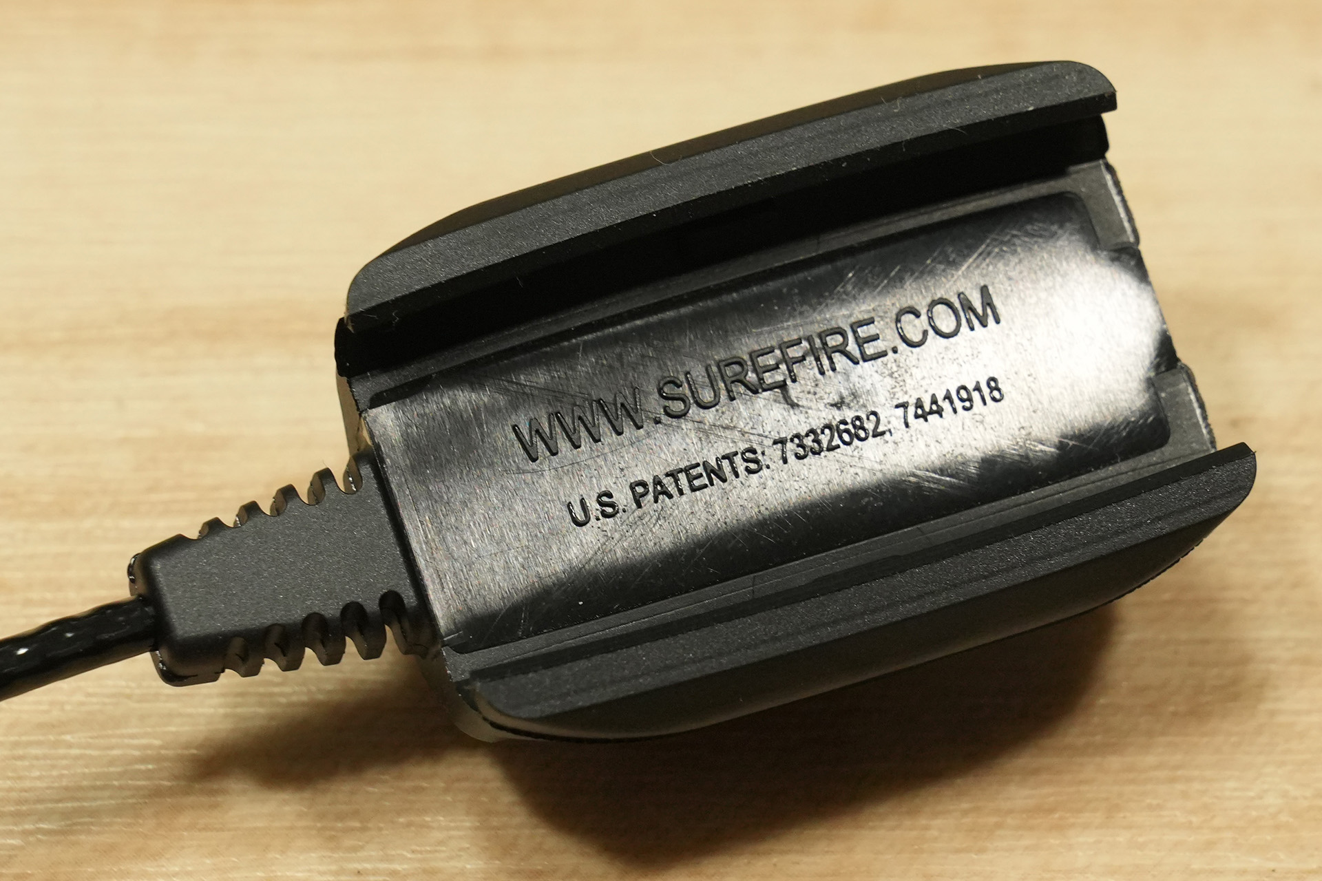 SUREFIRE製リモートスイッチ、WEAPONLIGHT SWITCH CSP-07とUE SCOUT