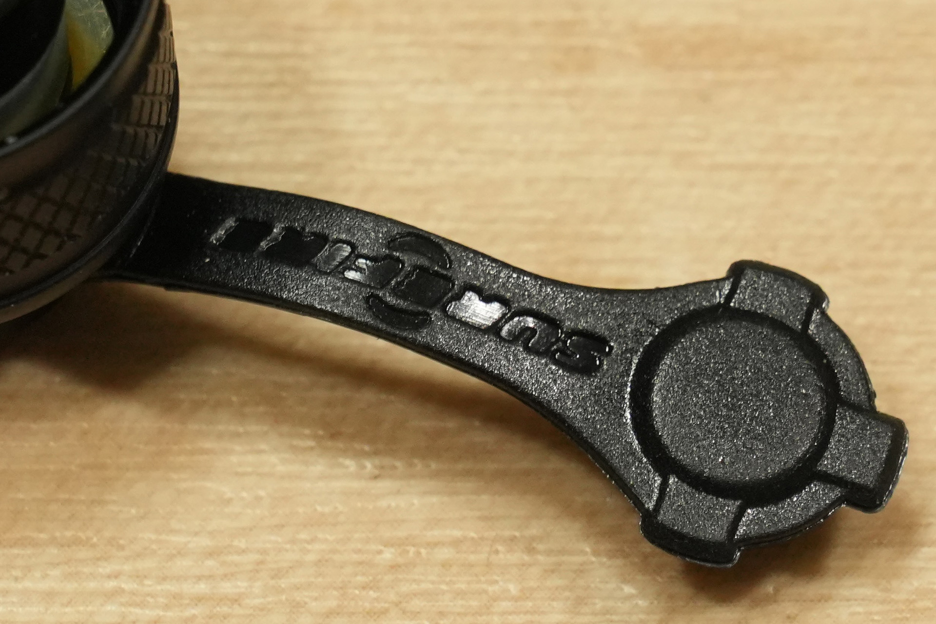 SUREFIRE製リモートスイッチ、WEAPONLIGHT SWITCH CSP-07とUE SCOUT