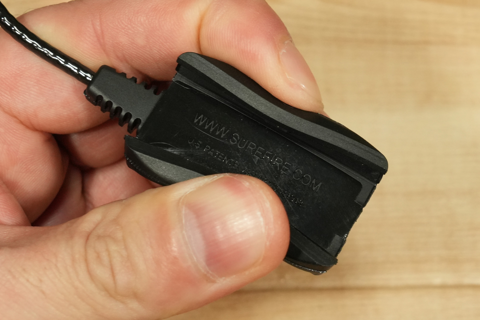 SUREFIRE製リモートスイッチ、WEAPONLIGHT SWITCH CSP-07とUE SCOUT