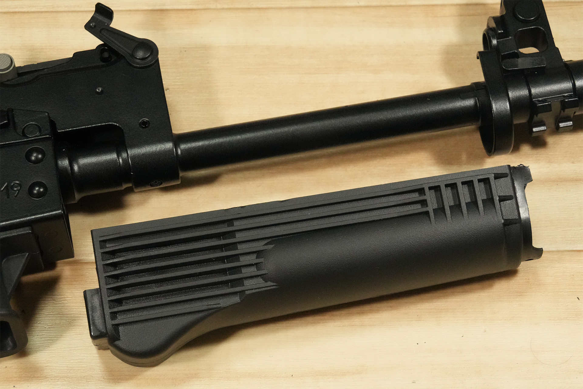 VFC PP-19-01 VityazにMAGPUL MOE AKハンドガード、MOE-K2 AKグリップ