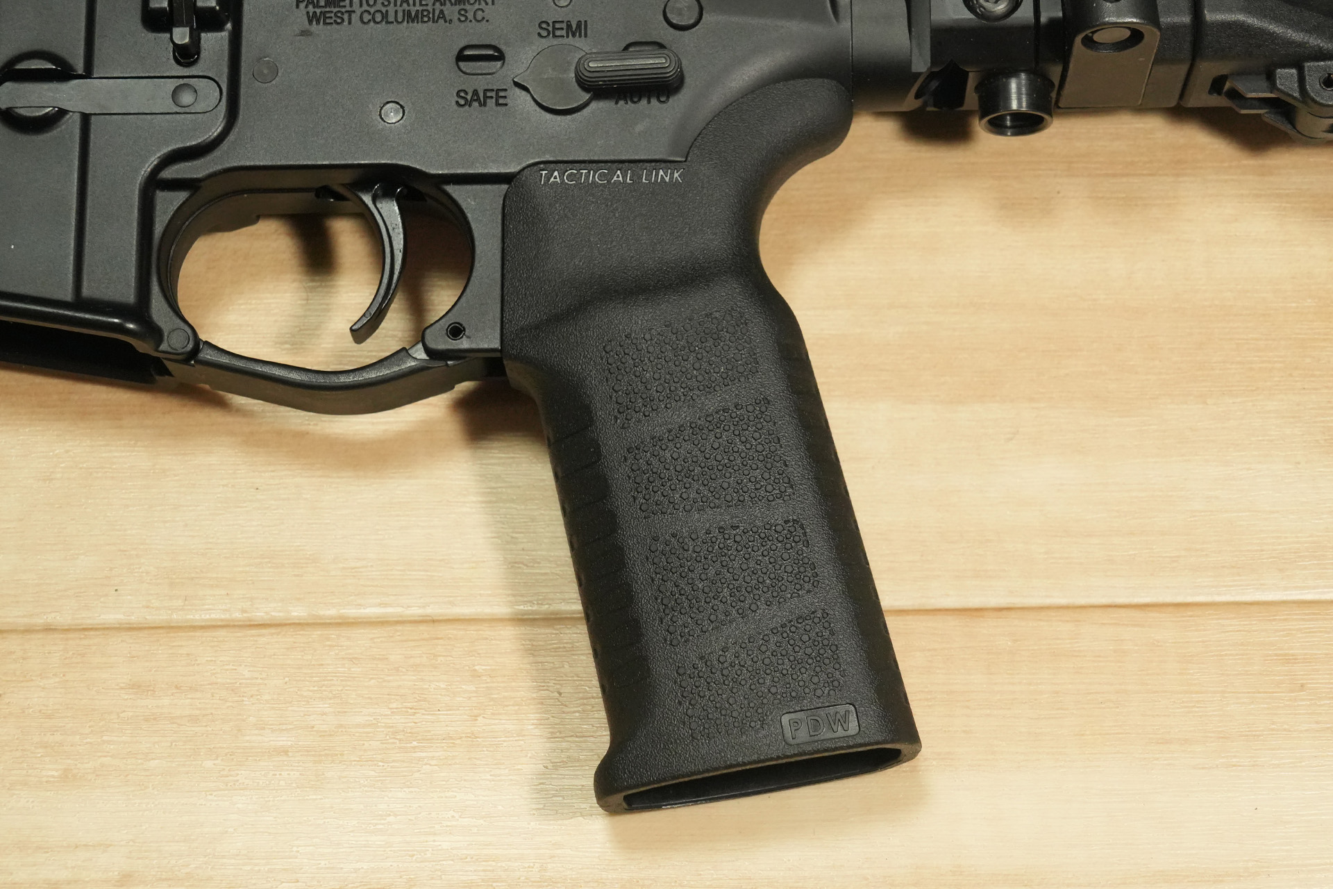 TACTICAL LINK PDW AR15 GRIP ブラックをDE Airsoft JAKL Rifleに