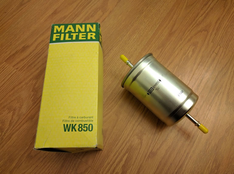 Replacing the fuel filter on a 2001 volvo s60 t5
