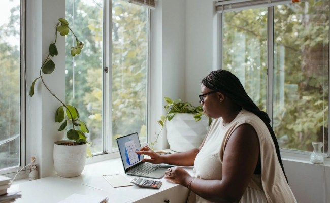 8 Tips For Landing Your First Client As A Freelancer - Featured