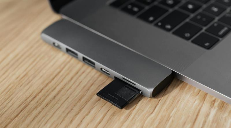 laptop with usb multiplier and memory card