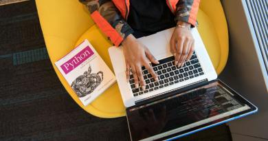 woman programming on a notebook