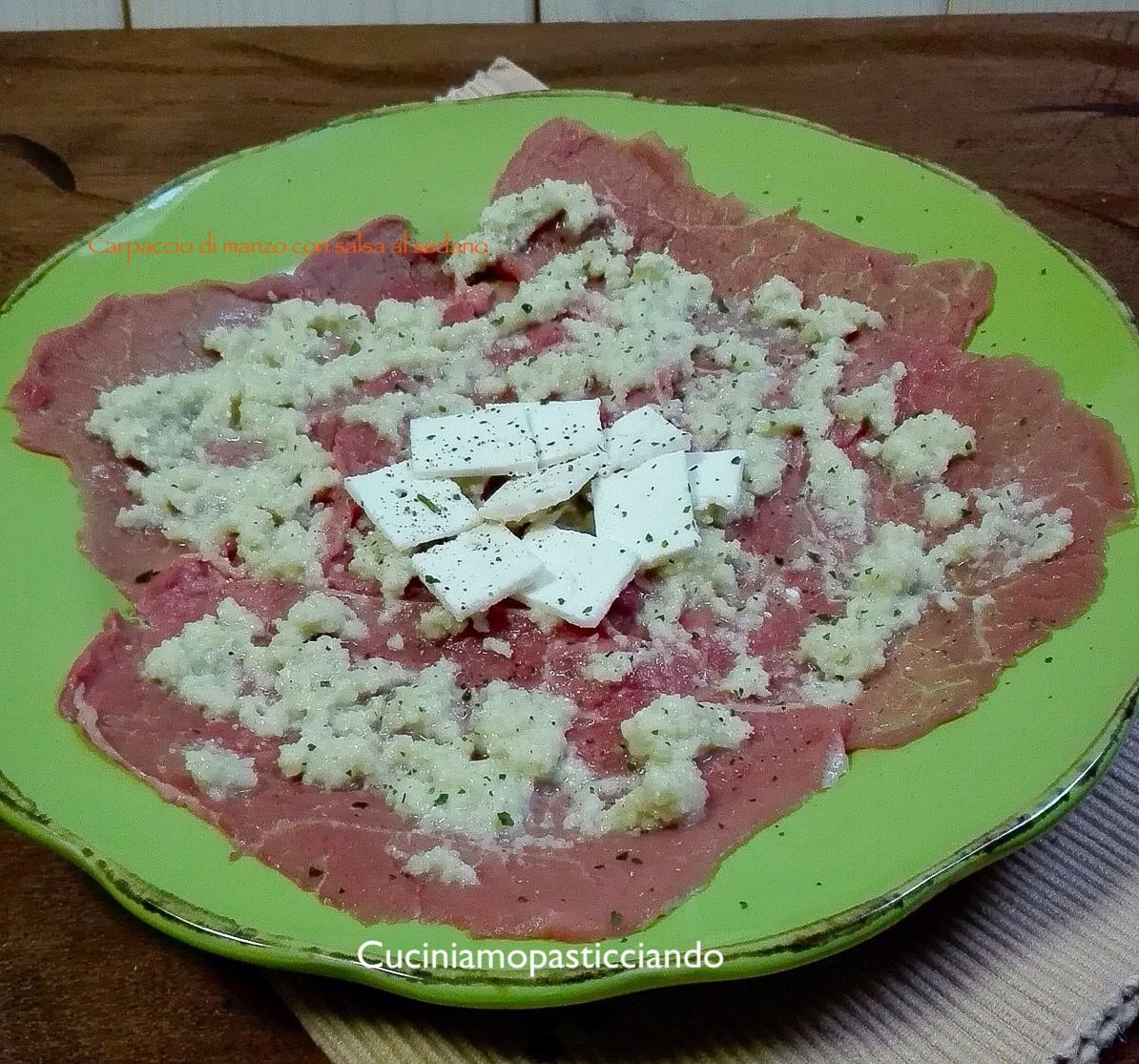 Carpaccio di manzo con salsa al sedano | Ricetta estiva