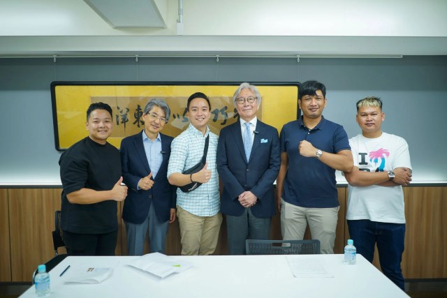 Tim Media Jamtangam.com bersama General Manager Seiko Indonesia, Kevin Lie (paling tengah) berfoto bersama Shuntaro Isii (Direktur Seiko Museum Ginza) & Noboru Miyadera (Deputi Direktur Seiko Museum Ginza)