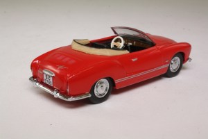 Matchbox Dinky DY-35 : 1968 Volkswagen Karmann-Ghia Convertible