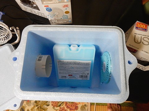 100均で部材を揃えて 簡易クーラー 冷風扇を作ってみたｗまぁ 涼しいかな 汗 モノトーンな日々 第二別館
