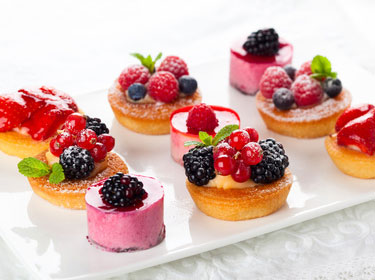 dessert de diner gastronomique en petites mignardises