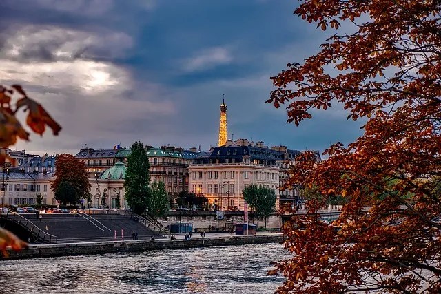 Evening view of Eiffel Tower
