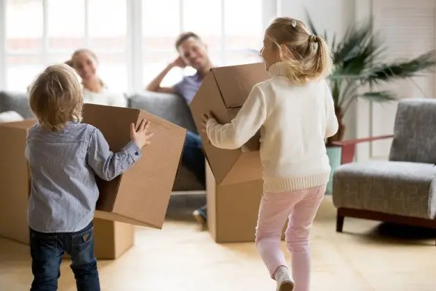 Kartu ini juga berisikan tantangan dan pertanyaan yang seru dan kocak banget mau tau isi tantangan dan pertanyaannya apa aja . 7 Permainan dengan Anak di Rumah untuk Usir Kebosanan