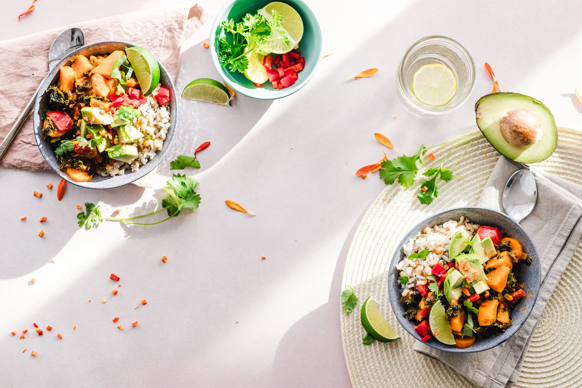 photo de la salade de légumes en bols