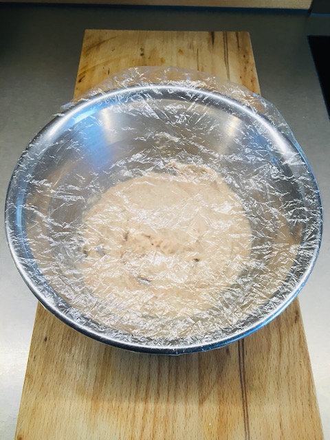 abdecken und etwa 6 Stunden reifen lassen