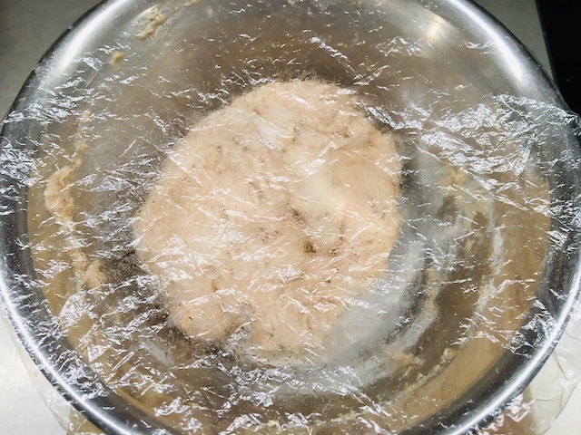 abdecken und nochmal 8 bis 10 Stunden reifen lassen