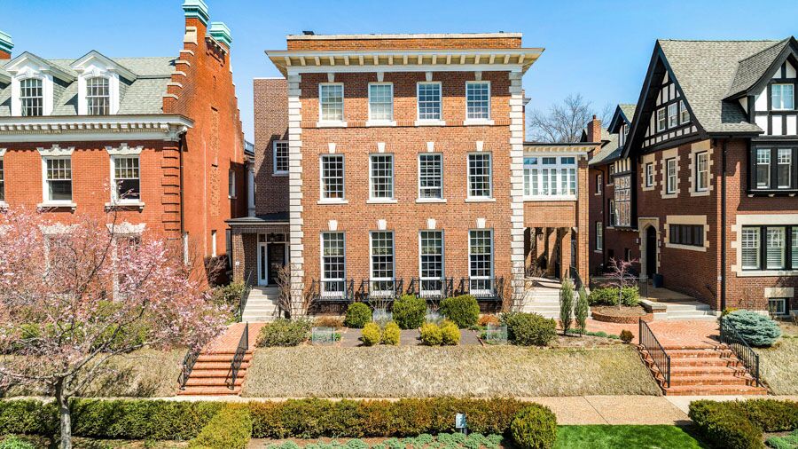 Updated Central West End Condo 43 Maryland Plaza 3C