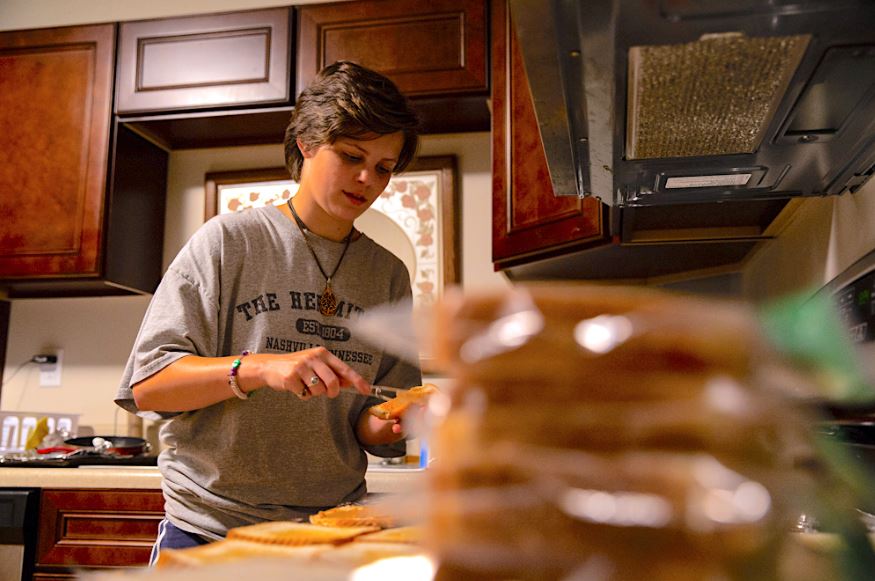 Every couple of weeks, El Taylor makes dozens of peanut butter and jelly sandwiches then heads out and gives them to the homeless. Photo by Elian Richter.