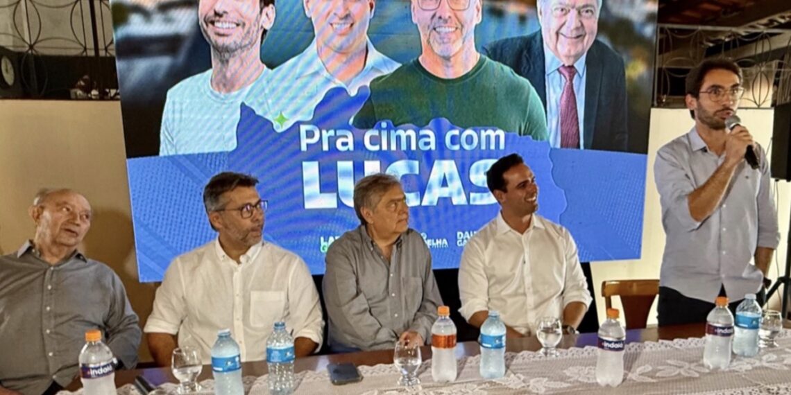 Dalton Gadelha reúne grupo e declara apoio a Lucas Ribeiro