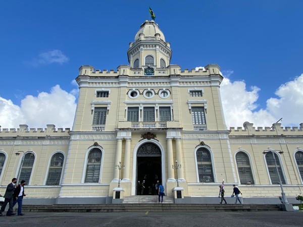 Giro Político: Projeto aprovado na Alepe garante 26,77% de reajuste para soldados e 19,30% para cabos